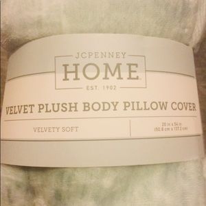 🛌 Velvet Soft Body-Pillow COVER